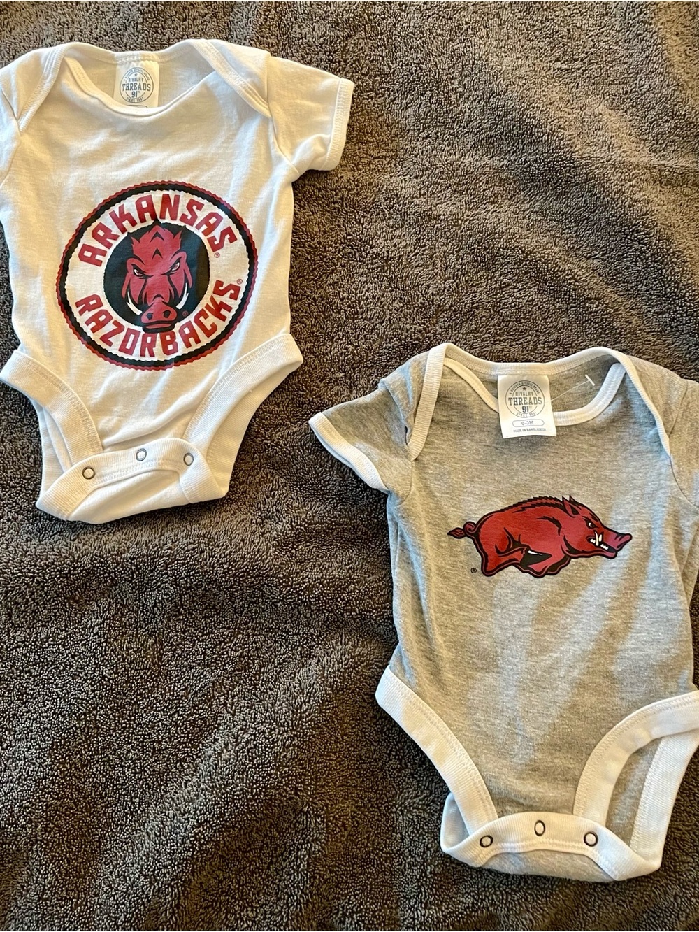 Rivalry Threads Arkansas Razorbacks Baby Bodysuits - White & Gray with Red Logo